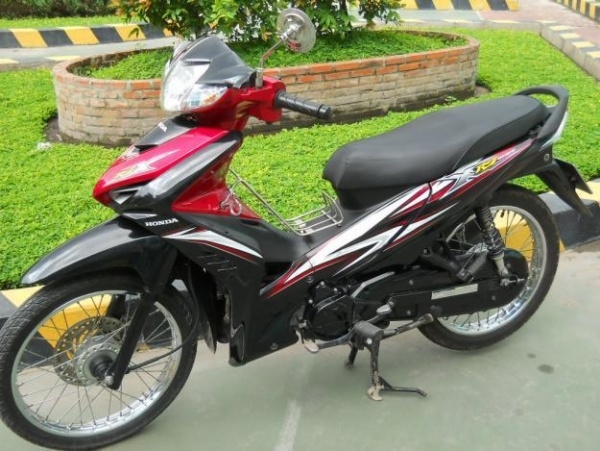 Bán xe Honda Wave RSX 110cc mầu đỏ đen giá 14,5triệu còn mới kính kong