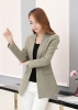 Cách phối hợp vest nữ hoàn chỉnh