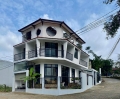 Nhà lô góc 3 mặt tiền 3 tầng hiện đại