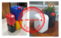 Can nhựa 5 lít đựng dung môi đậm đặc, can 2 lít đựng chất tẩy rửa nhà cửa, can 1 lít đựng thuốc diệt côn trùng