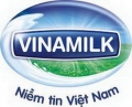 CÔNG NHÂN NAM KHO SỮA VINAMILK SẮP XẾP HÀNG